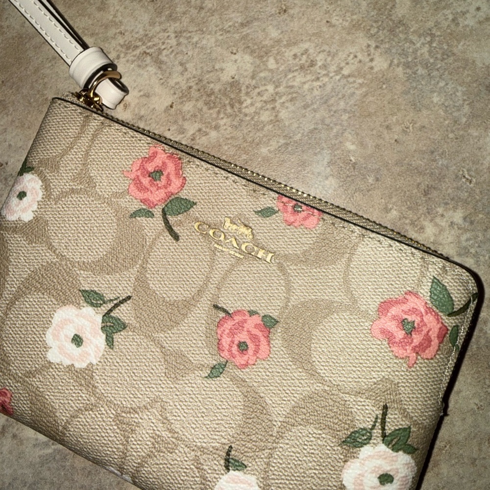 Coach Corner Zip Wristlet - Signature canvas with floral